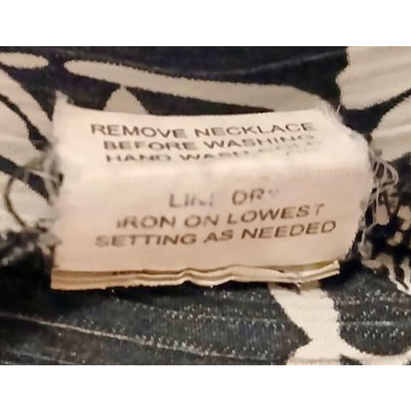 Women's Plus Size Paisley Patchwork Button Down Shirt Black White 3X (JC264) - Picture 3 of 6